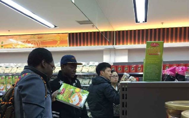 西南最大境外商品直销商场落户成都_“老外”在蓉也能烹饪家乡美食